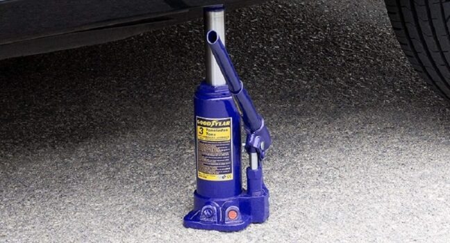 RESOLUCIÓN por la que se declara el inicio del procedimiento administrativo de examen de vigencia de la cuota compensatoria impuesta a las importaciones de gatos hidráulicos tipo botella originarias de la República Popular China, independientemente del país de procedencia.