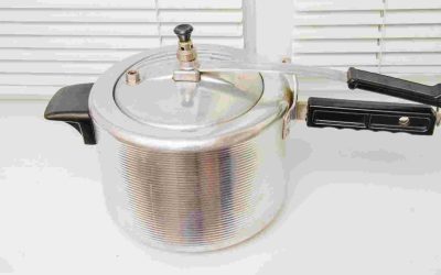 RESOLUCIÓN final del procedimiento administrativo de examen de vigencia de la cuota compensatoria impuesta a las importaciones de ollas de presión de aluminio originarias de la República Popular China, independientemente del país de procedencia.